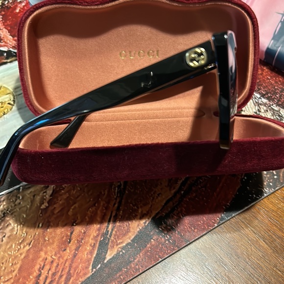 Women’s Gucci sunglasses - Picture 2 of 3